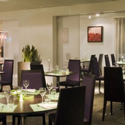 Salle du petit-déjeuner située dans le restaurant Novotel Lyon Bron Fotos