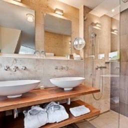 Camera da bagno Strandhotel Belvédère Fotos