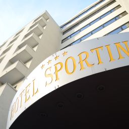 Außenansicht Sporting Fotos