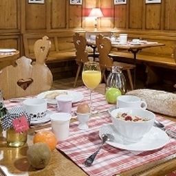 Salle du petit-déjeuner La Charrue Logis Fotos