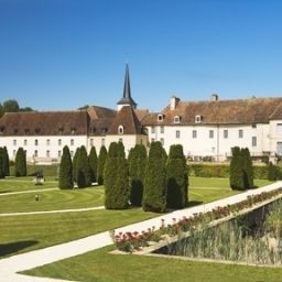 Exterior view Chateau de Gilly Grandes Etapes Francaises Fotos