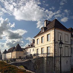 Exterior view Chateau de Gilly Grandes Etapes Francaises Fotos