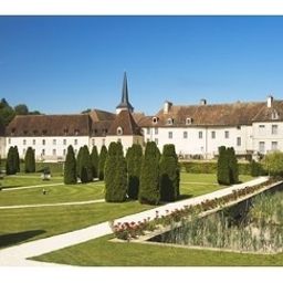 Exterior view Chateau de Gilly Grandes Etapes Francaises Fotos
