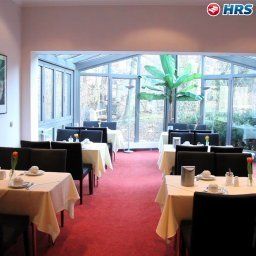 Sala de desayuno en el restaurante Schlachtensee Landhaus Fotos