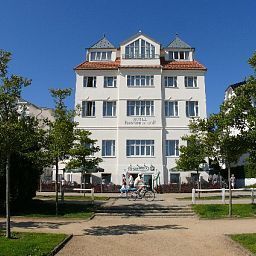 Außenansicht Strandhotel Bansiner Hof Fotos
