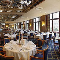 Salle du petit-déjeuner située dans le restaurant RAMADA Europa Fotos