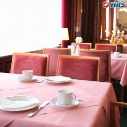 Salle du petit-déjeuner située dans le restaurant Hessischer Hof Fotos