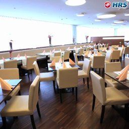 Salle du petit-déjeuner située dans le restaurant Austria Trend Hotel Salzburg West Fotos
