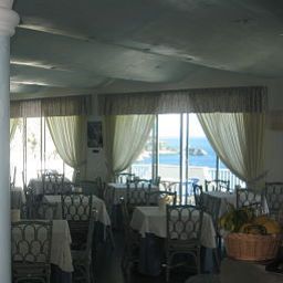Salle du petit-déjeuner située dans le restaurant Holiday Fotos