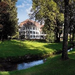 Фасад Parkhotel Schloss Hünigen Fotos