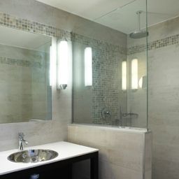 Badezimmer New Hotel Bompard La Corniche Kennedy Fotos
