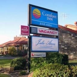 Vue extérieure Comfort Inn Julie-Anna Fotos
