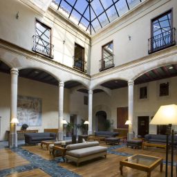Hala NH Palacio de Castellanos Fotos