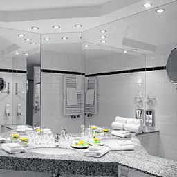 Camera da bagno Holiday Inn BERLIN CITY CTR E.PRENZL.ALLEE Fotos