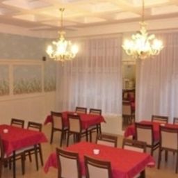 Salle du petit-déjeuner située dans le restaurant Grand Hotel Citotel Fotos