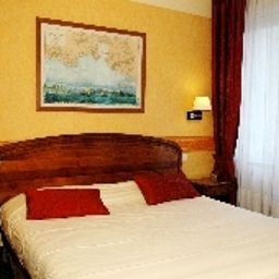 Zimmer Les Ajoncs d Or INTER-HOTEL Fotos