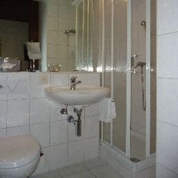 Camera da bagno Parkhotel Quellenhof Fotos