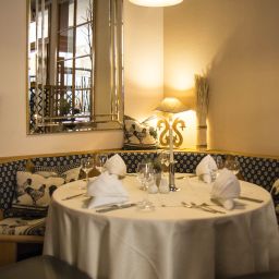 Salle du petit-déjeuner située dans le restaurant Zum Leineweber Fotos