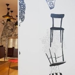 Hall Le Crayon Fotos