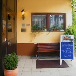 Außenansicht Zum Schwarzen Bären Weinhaus Fotos