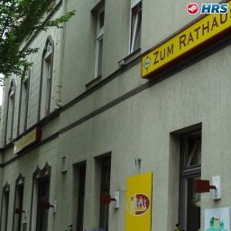 Фасад Zum Rathaus Stadt-gut-Hotel Fotos