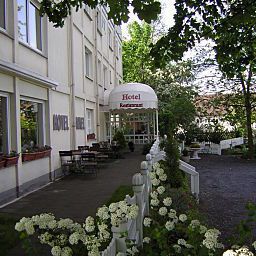 Johnel Hennef 