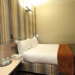 Zimmer BEST WESTERN LE JARDIN DE CLUNY Fotos