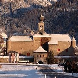 Außenansicht Schloss Gabelhofen Fotos