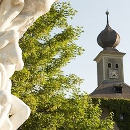 Außenansicht Schloss Gabelhofen Fotos