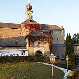 Außenansicht Schloss Gabelhofen Fotos
