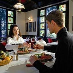 Salle du petit-déjeuner située dans le restaurant Ribno Fotos