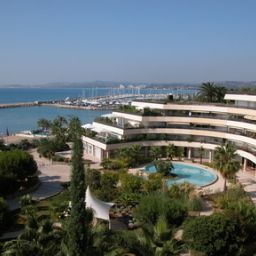 Vue extérieure Holiday Inn Resort NICE - SAINT LAURENT DU VAR Fotos