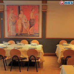 Salle du petit-déjeuner située dans le restaurant Artdeco Fotos