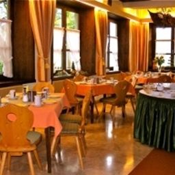 Sala de desayuno en el restaurante Waltraud Gasthof Fotos