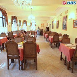 Salle du petit-déjeuner située dans le restaurant Kavalir Fotos