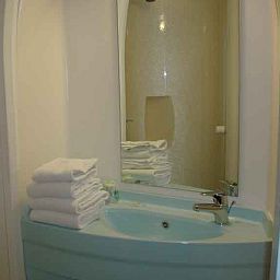 Badezimmer P'tit Dej-HOTEL Macon Fotos