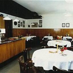 Sala de desayuno en el restaurante Bergquelle Gasthof Fotos