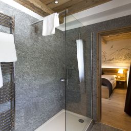 Bathroom Hotel Crusch Alba Fotos