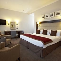 Zimmer County Hotel by Thistle Fotos