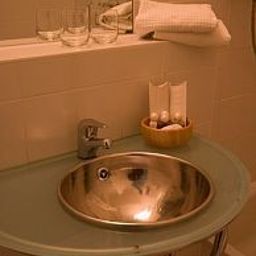 Bathroom Check Inn Fotos