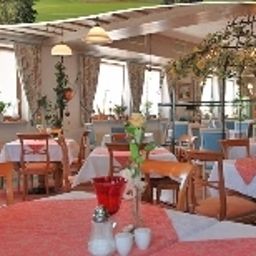 Salle du petit-déjeuner située dans le restaurant Christina Landhotel Fotos