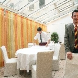 Salle du petit-déjeuner située dans le restaurant Best Western Drei Königshof Fotos