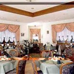 Salle du petit-déjeuner située dans le restaurant Am Gisselgrund Fotos