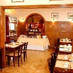 Salle du petit-déjeuner située dans le restaurant du Pré Fotos