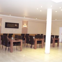 Sala de desayuno en el restaurante Metropol Fotos