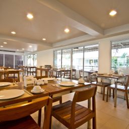 Sala de desayuno en el restaurante Sunshine Hotel & Residences Fotos