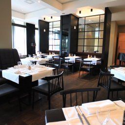 Salle du petit-déjeuner située dans le restaurant Serwir Fotos