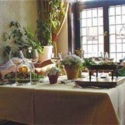 Sala colazione nel ristorante Zur Goldenen Sonne Fotos