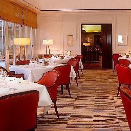 Salle du petit-déjeuner située dans le restaurant Erbprinz Fotos