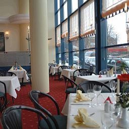Sala de desayuno en el restaurante InterCityHotel Fotos